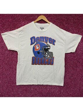 Junk Food NFL Denver Broncos Throwback Helmet Logo T- Shirt Large